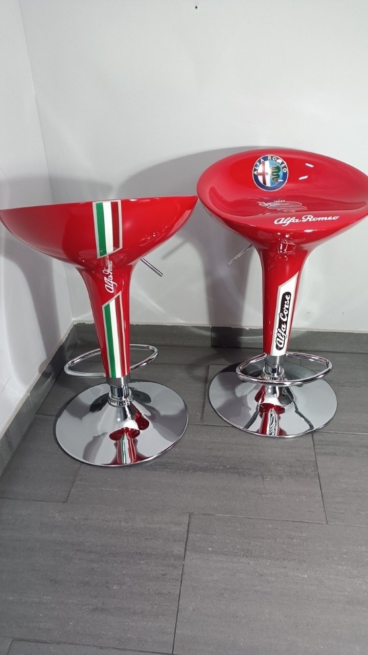 2 Alfa Romeo Stools