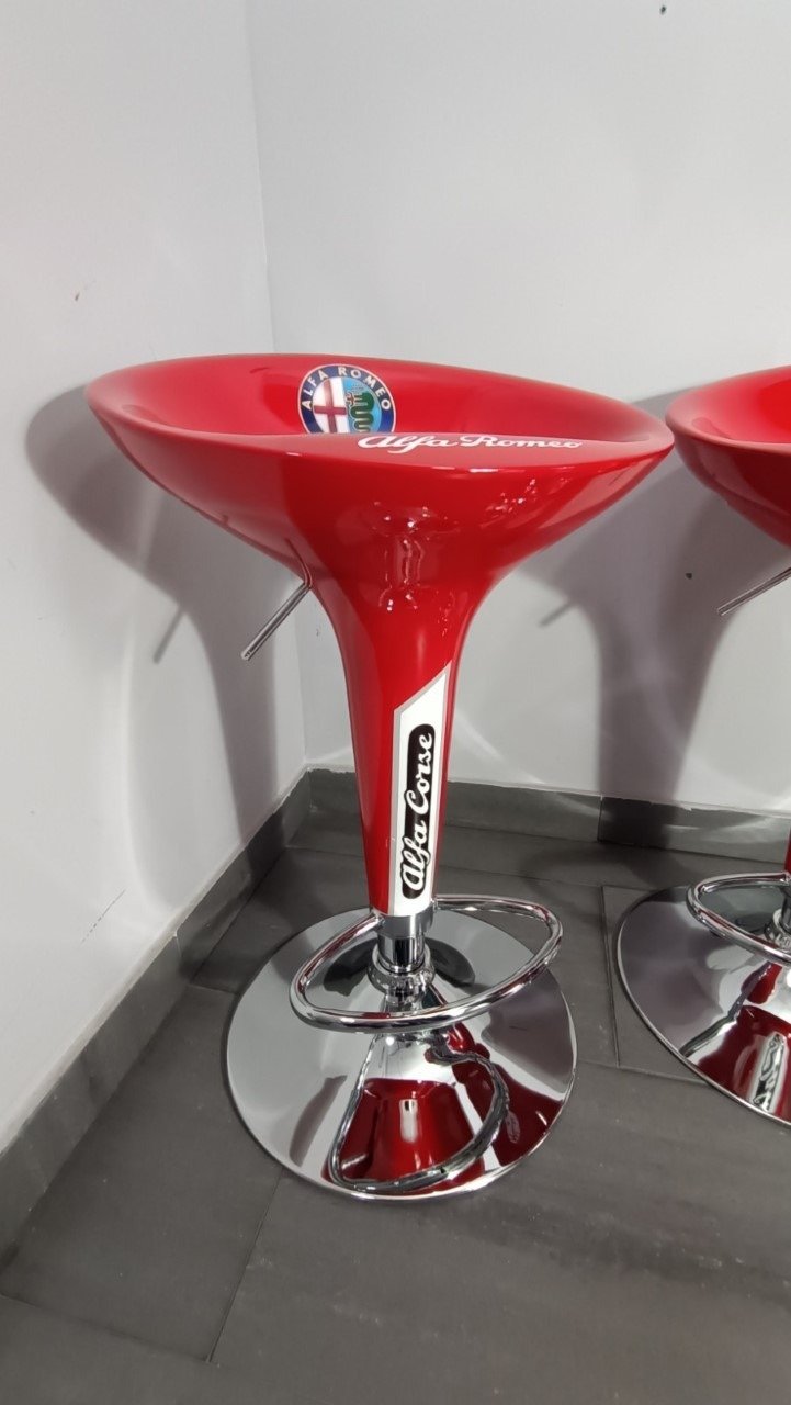 2 Alfa Romeo Stools