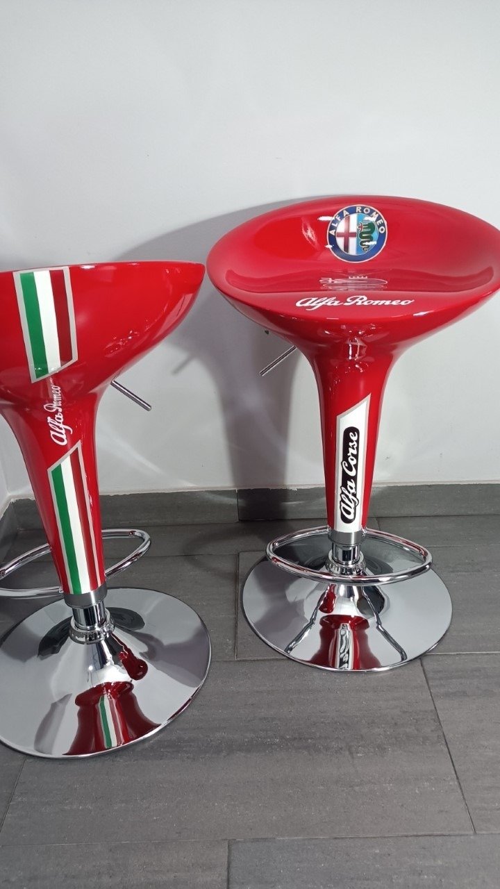 2 Alfa Romeo Stools