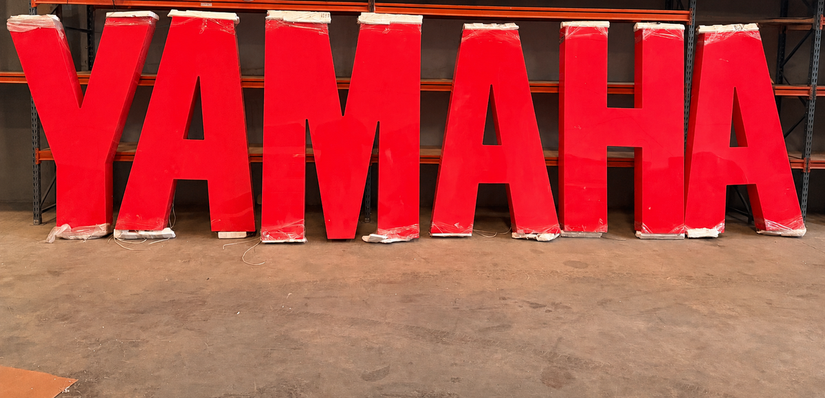 2000 YAMAHA official dealer illuminated sign