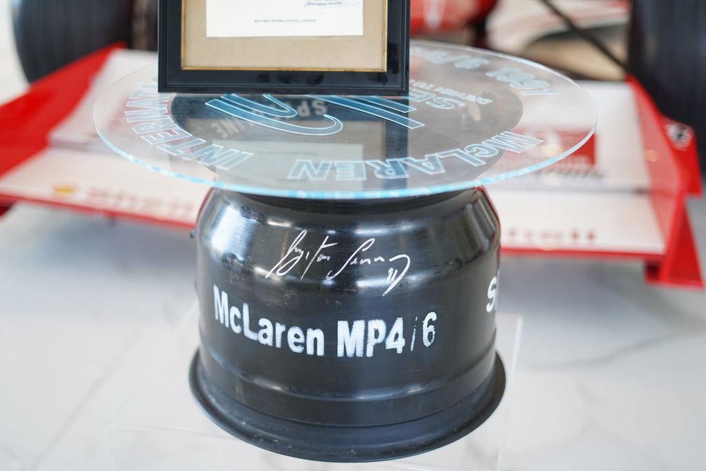 1991 Ayrton Senna rim table of the Mclaren MP4 / 6 signed
